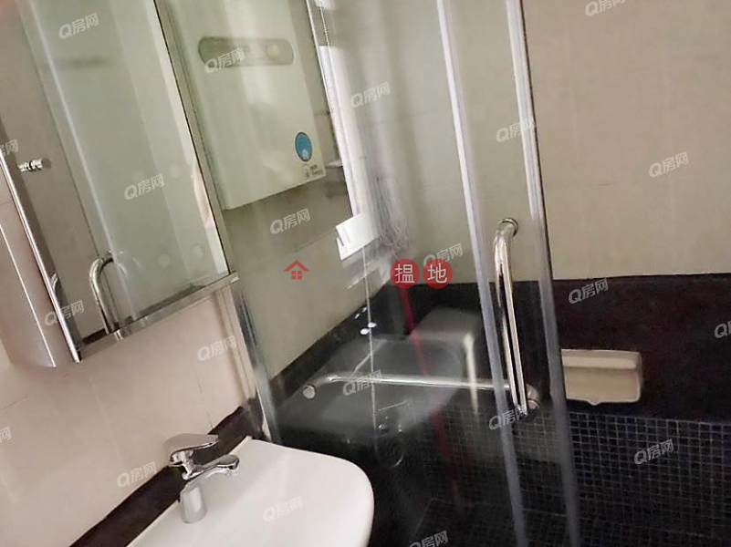 HK$ 17,500/ month, Windsor Court, Western District Windsor Court | 1 bedroom Mid Floor Flat for Rent