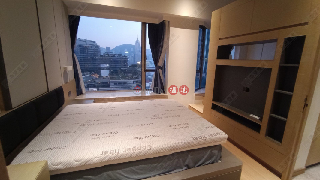 HK$ 24M | Harbour Pinnacle, Yau Tsim Mong Three bedrooms and one apartment in Harbour Pinnacle