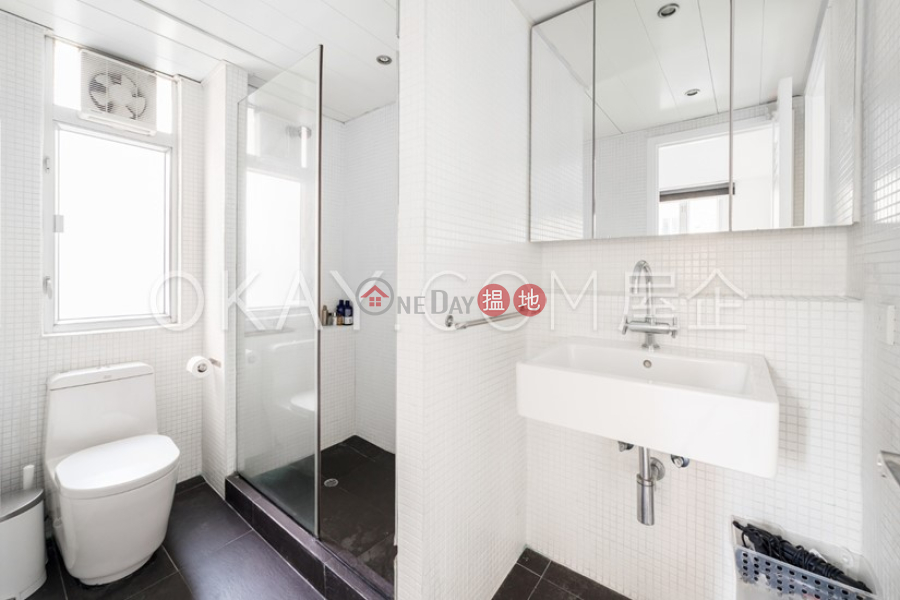 Intimate 1 bedroom on high floor | For Sale | 17 Bonham Road 般咸道17號 Sales Listings
