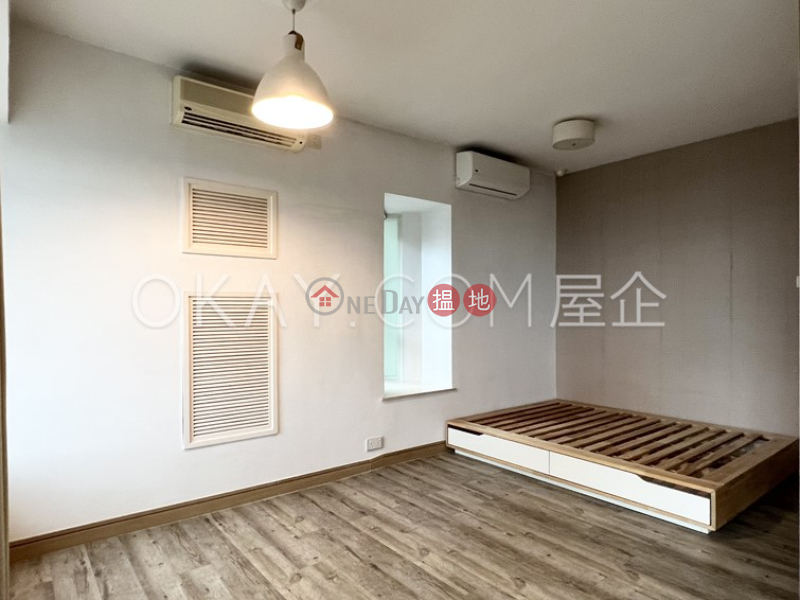 HK$ 8.5M | Centrestage, Central District Lovely high floor with sea views & balcony | For Sale