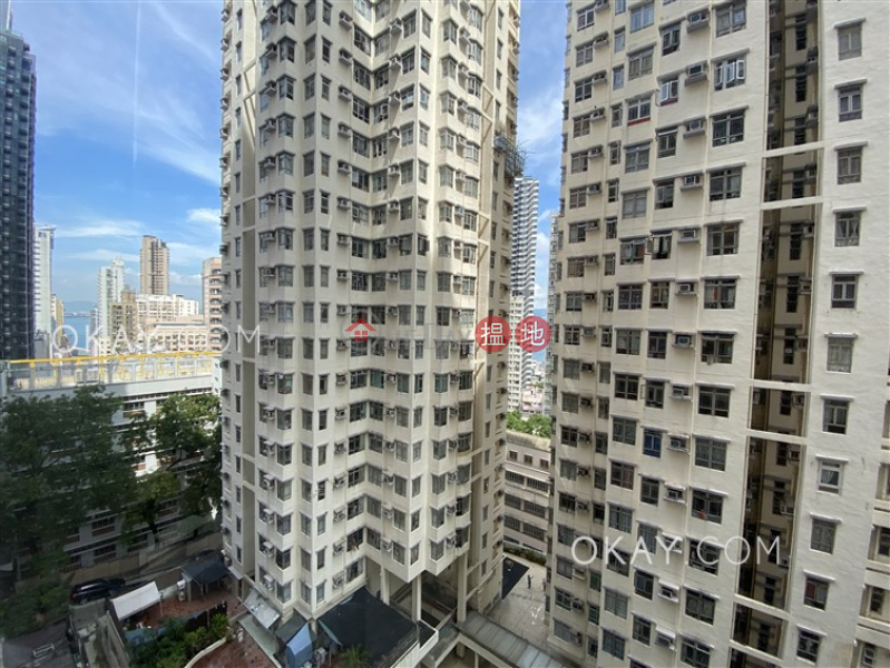 HK$ 18,000/ month Emerald House (Block 2) | Western District | Generous 1 bedroom with balcony | Rental