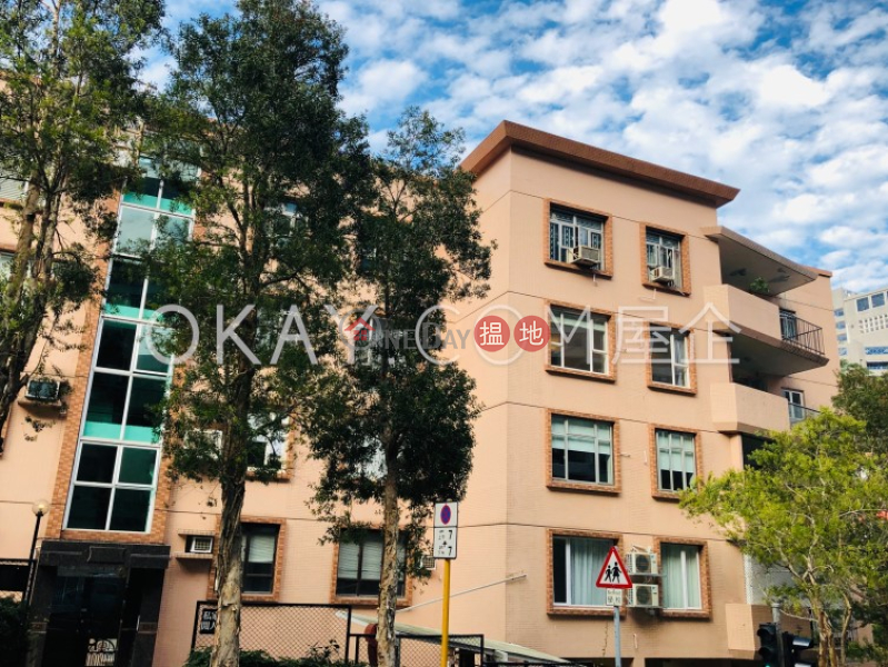 Gorgeous 3 bedroom with parking | Rental, 130-132 Green Lane Court 箕璉閣130-132號 Rental Listings | Wan Chai District (OKAY-R59914)