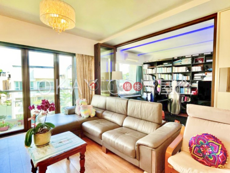 Charming 3 bedroom on high floor with rooftop & parking | For Sale | Green Park 碧翠苑 Sales Listings