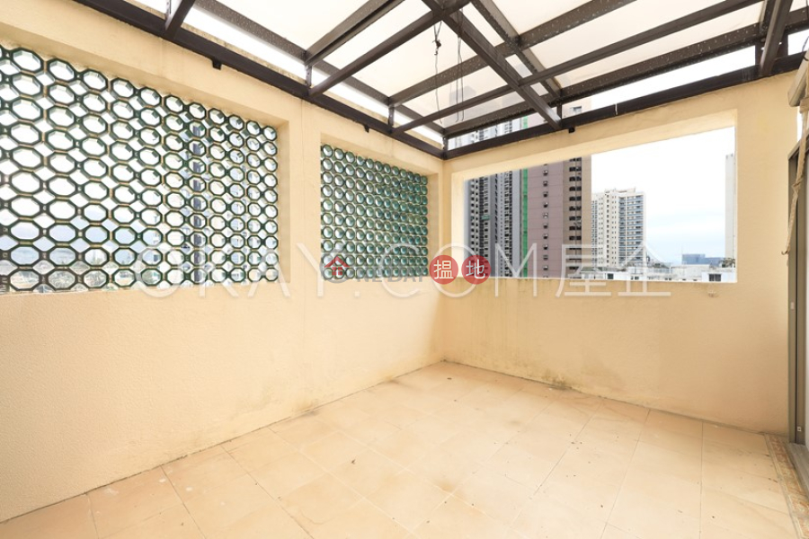 HK$ 160M | Jardine\'s Lookout Garden, Wan Chai District Exquisite house with rooftop & parking | For Sale