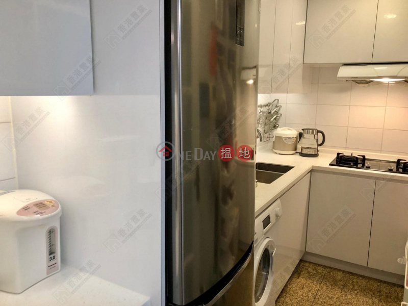Three bedrooms and one apartment in The Waterfront, 1 Austin Road West | Yau Tsim Mong, Hong Kong, Sales | HK$ 20M