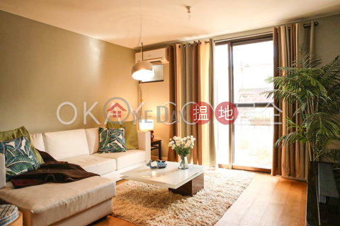 Generous house on high floor with sea views & rooftop | For Sale | Tai Au Mun 大坳門 _0