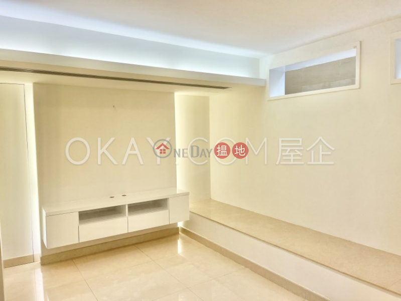HK$ 34.8M Las Pinadas, Sai Kung, Stylish house with terrace & parking | For Sale