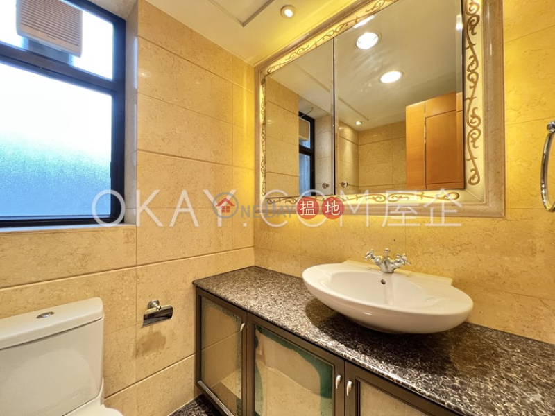 HK$ 38M | The Arch Sky Tower (Tower 1),Yau Tsim Mong | Rare 3 bedroom with balcony | For Sale
