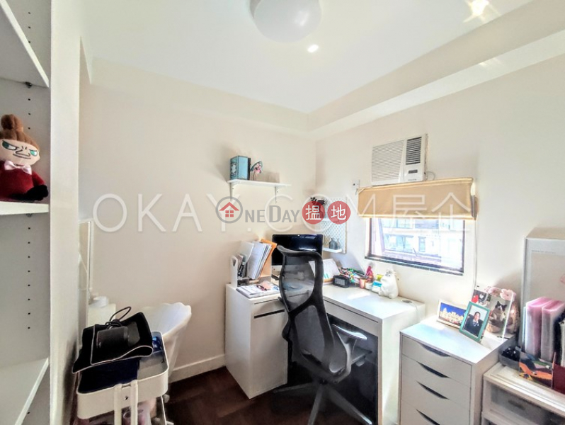 HK$ 13.5M Crescent Heights Wan Chai District | Nicely kept 3 bedroom in Mid-levels East | For Sale