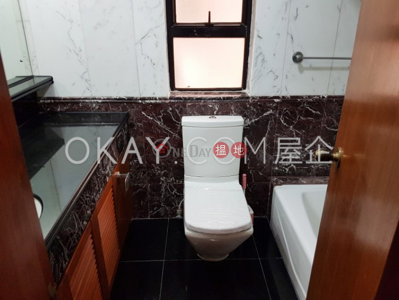 2房1廁,實用率高,極高層蔚華閣出租單位-56A干德道 | 西區|香港|出租|HK$ 25,000/ 月