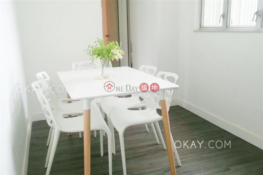 Generous 2 bedroom on high floor with balcony | Rental | Wah Lee Building 華利樓 Rental Listings