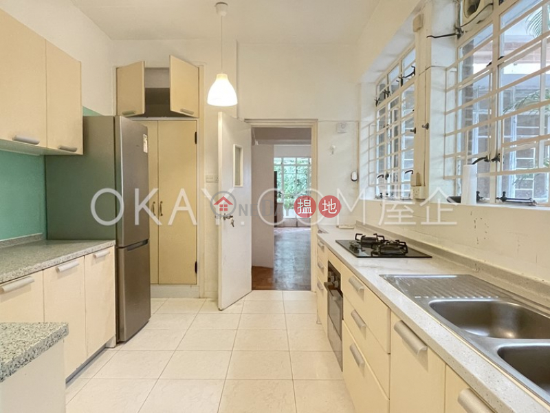 HK$ 62,000/ month | Country Apartments Southern District | Efficient 3 bedroom with balcony & parking | Rental