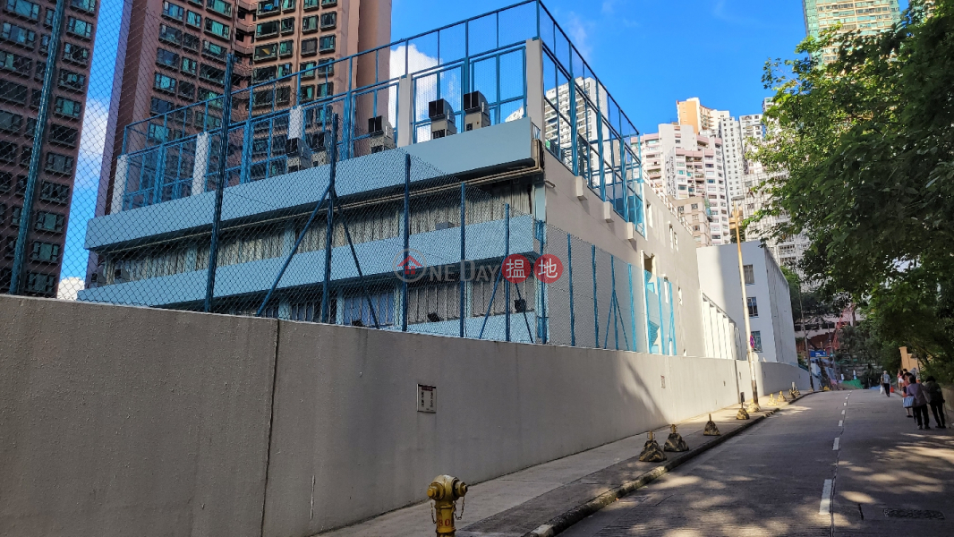 Clementi Secondary School (金文泰中學),Fortress Hill | ()(1)