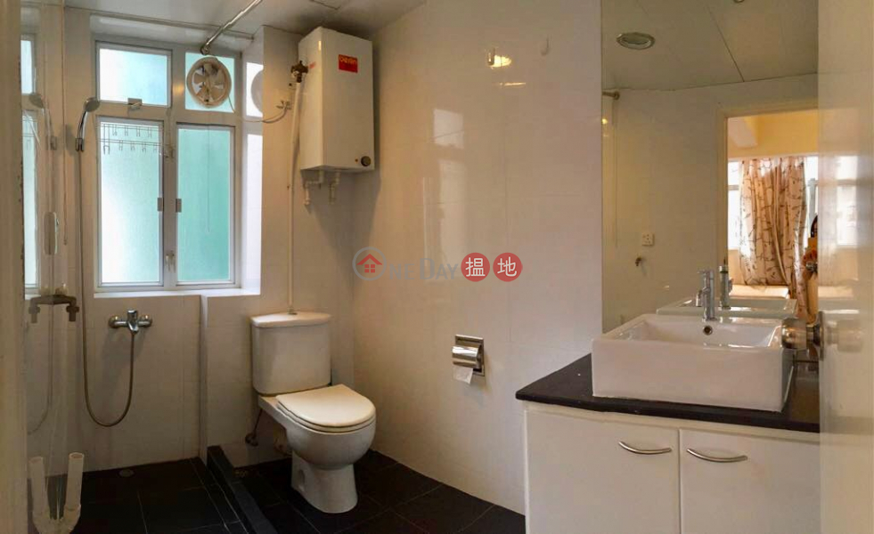 HK$ 2.98M, 24-28 Western Street | Western District Bright & Spacious, Fully furnished just 1 minute to the MTR station.