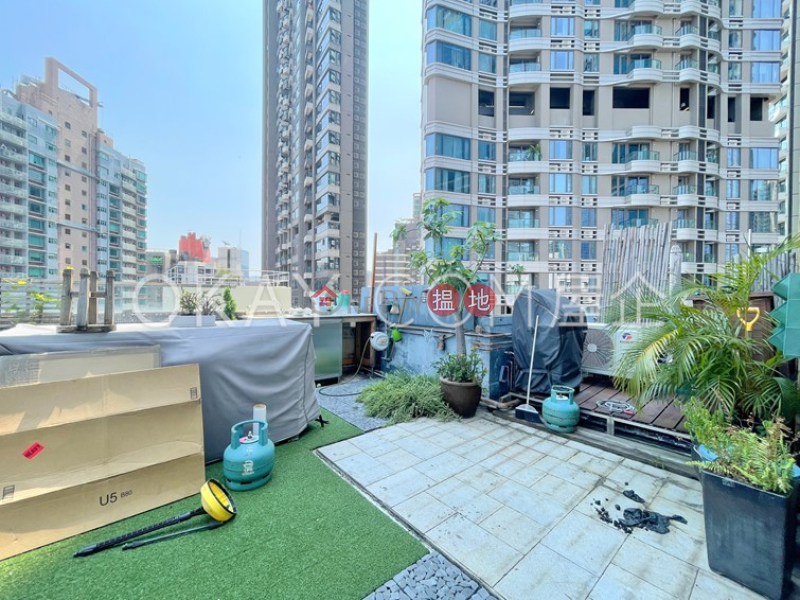 Generous 2 bed on high floor with harbour views | For Sale | Sussex Court 海雅閣 Sales Listings
