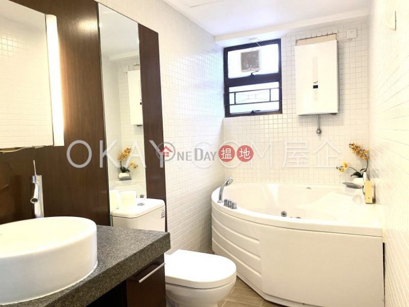 Tasteful 2 bedroom with balcony & parking | Rental 33 South Bay Close | Southern District | Hong Kong | Rental, HK$ 45,000/ month