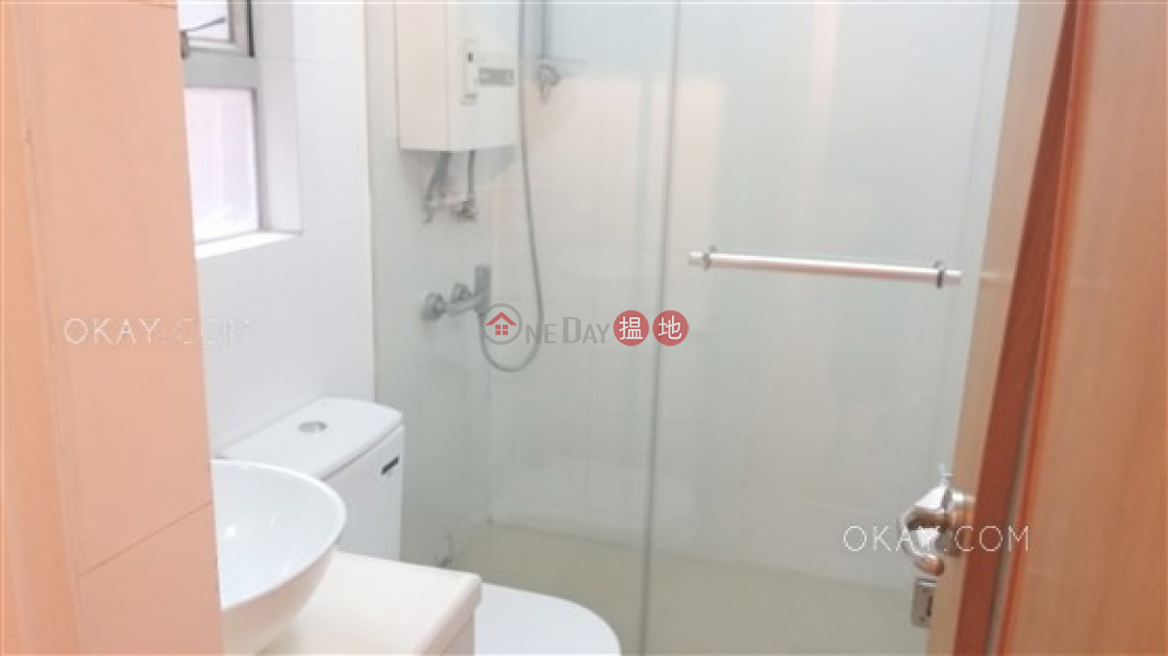 HK$ 8.5M | Maxluck Court | Western District | Practical 1 bedroom in Mid-levels West | For Sale