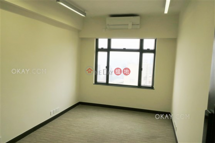 HK$ 72,000/ month, Park Garden Wan Chai District, Luxurious 3 bed on high floor with sea views & rooftop | Rental