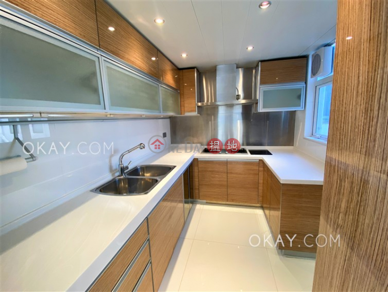 HK$ 60M | Shouson Garden Southern District | Gorgeous penthouse with rooftop, balcony | For Sale