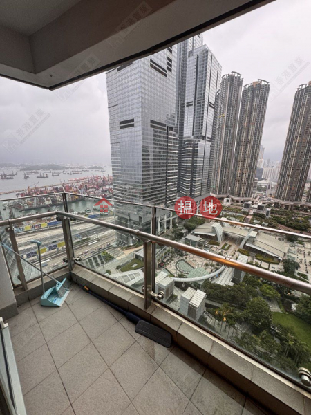 Three bedrooms and one apartment in The Harbourside 1 Austin Road West | Yau Tsim Mong Hong Kong Sales | HK$ 37M