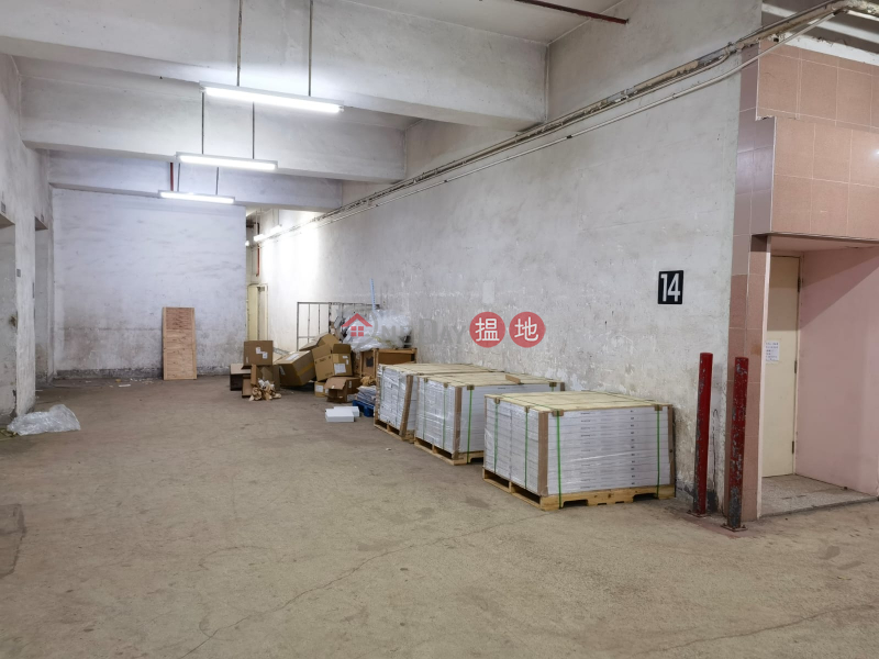 High Ceiling Great Building With Loading Platform a freezer, and a snow room | Cheung Fung Industrial Building 長豐工業大廈 Rental Listings