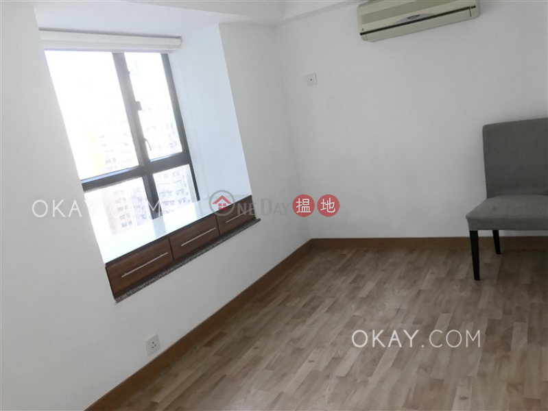 HK$ 24,000/ month Caine Tower, Central District Rare 2 bedroom in Sheung Wan | Rental