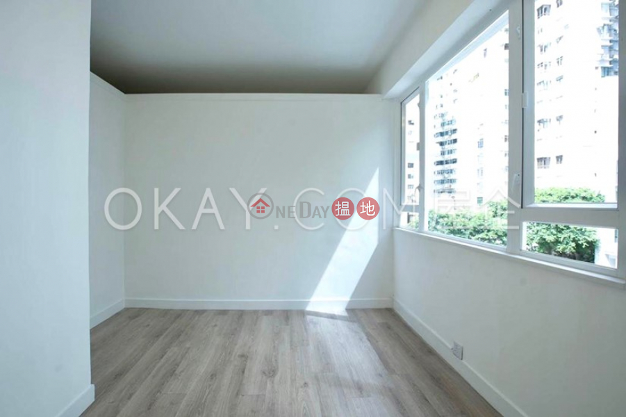 Generous 1 bedroom on high floor with rooftop | For Sale | 7 Village Terrace 山村臺 7 號 Sales Listings