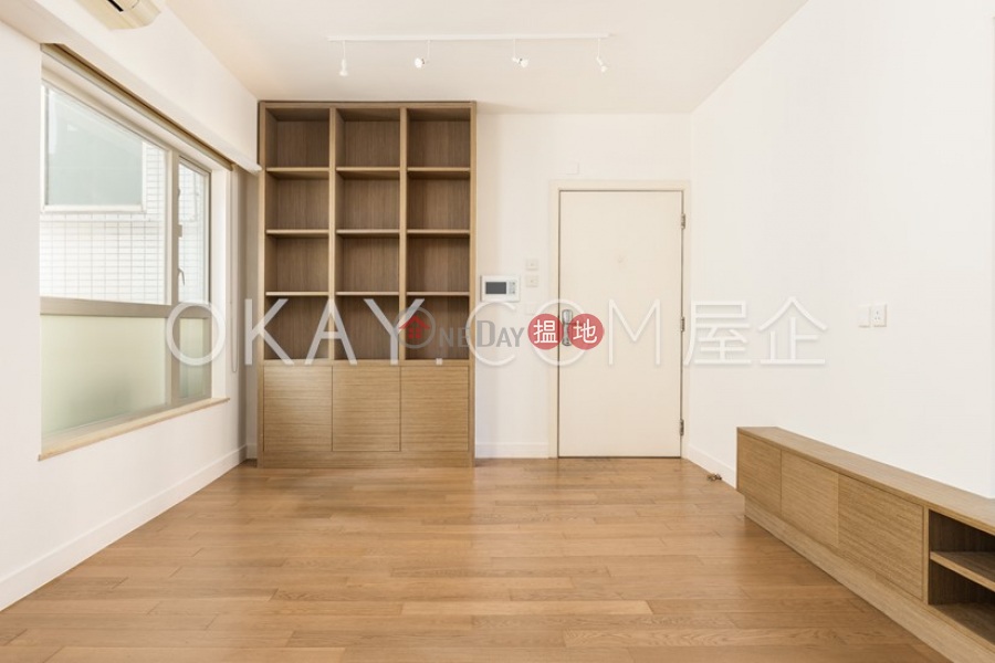 Nicely kept 2 bedroom with balcony | For Sale | Centrestage 聚賢居 Sales Listings