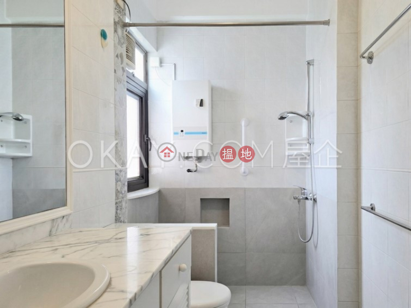 Tasteful 3 bedroom on high floor with balcony | Rental | Discovery Bay, Phase 2 Midvale Village, 3 Middle Lane 愉景灣 2期 畔峰 畔山徑3號 Rental Listings