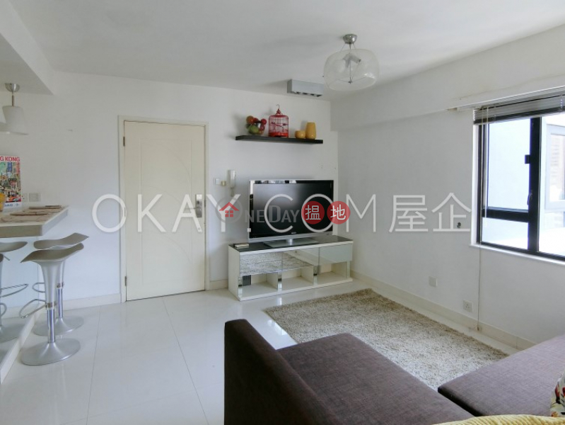 HK$ 12M Lascar Court | Western District, Stylish penthouse with harbour views & rooftop | For Sale