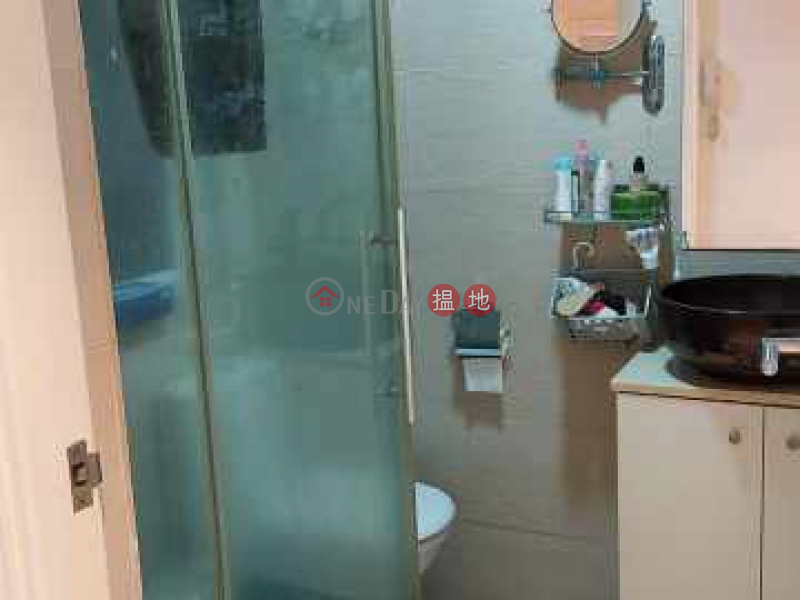 HK$ 28,000/ month | 10 Castle Lane Western District Mid level fully furnished 2 br apartment 699 sq ft