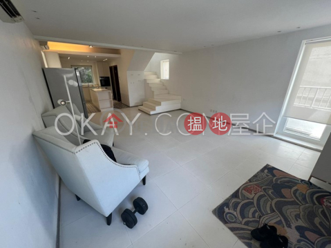 Tasteful house with sea views, rooftop & balcony | For Sale | Wong Chuk Wan Village House 黃竹灣村屋 _0