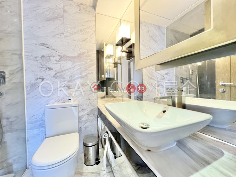 Nicely kept 2 bedroom in Sheung Wan | For Sale | Centre Point 尚賢居 Sales Listings
